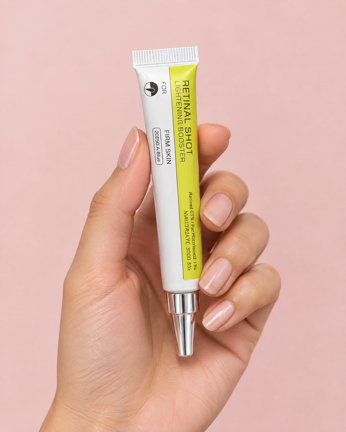 Retinal Shot de 15 ml en la mano