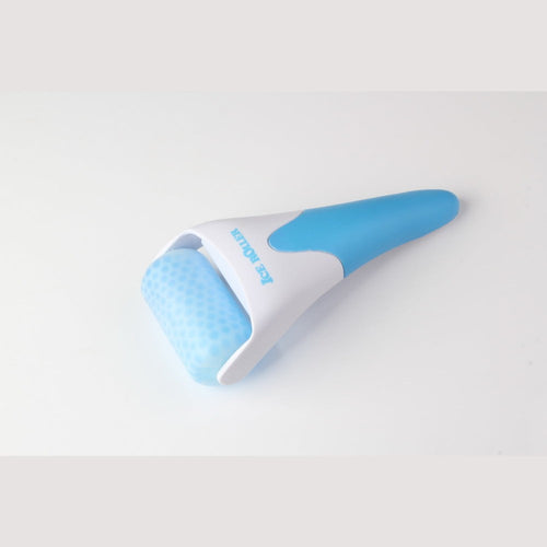 Tersella Frost azul, rodillo facial frío sobre fondo claro
